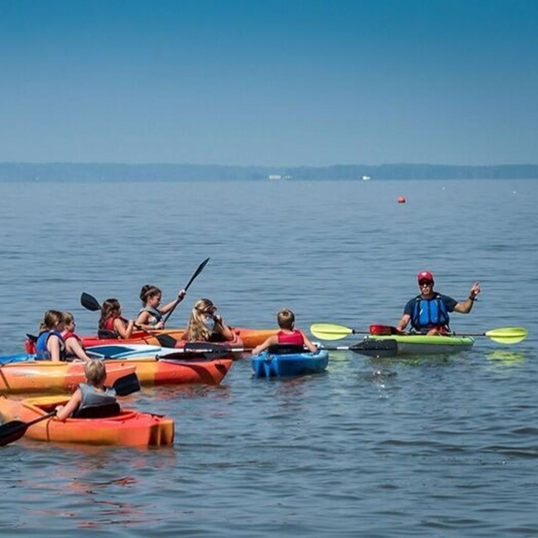 jamestown-4h-educational-center-summer-camp-youth-kayaking-on-james-river